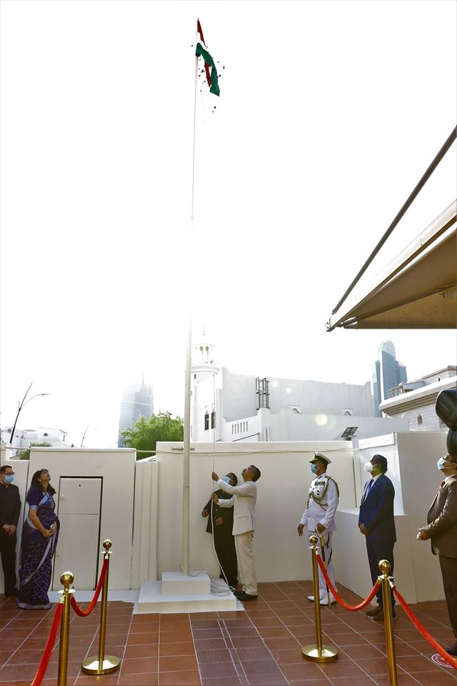  15 August 2020 :Embassy of India, Doha, celebrated the 74th Independence Day of India, with
Ambassador of India, H.E. Dr Deepak Mittal unfurling the national flag followed by the national anthem 